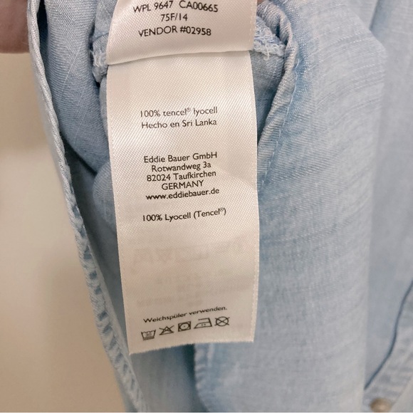 Eddie Bauer Sleeveless Button Up Top, Light Blue - Picture 6 of 8